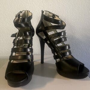MICHAEL-MICHAEL KORS BLACK STAPPY BUCKLE HIGH HEELS WITH ZIPPER BACK; SZ 11M